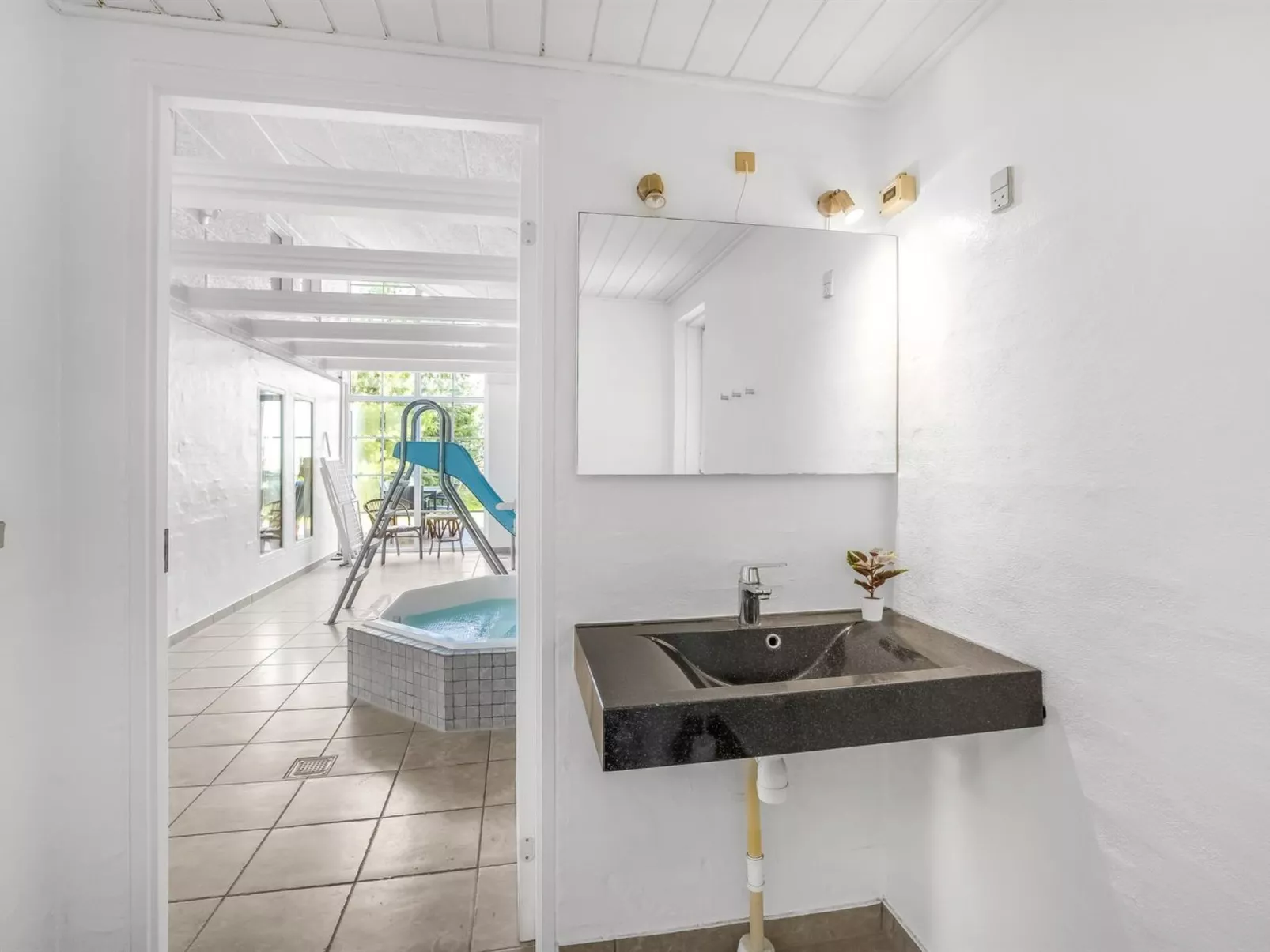 "Joseline" - 1.8km from the sea-Binnen