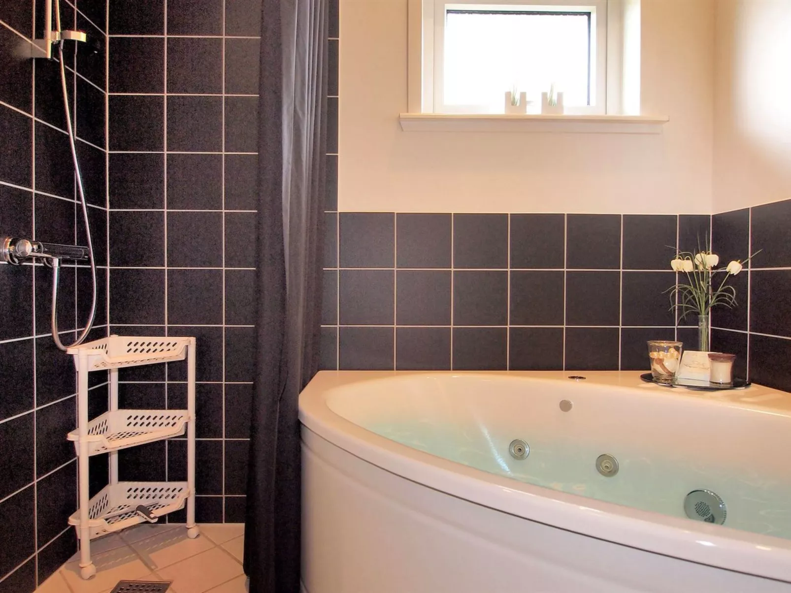 "Kadir" - 500m from the sea-Binnen