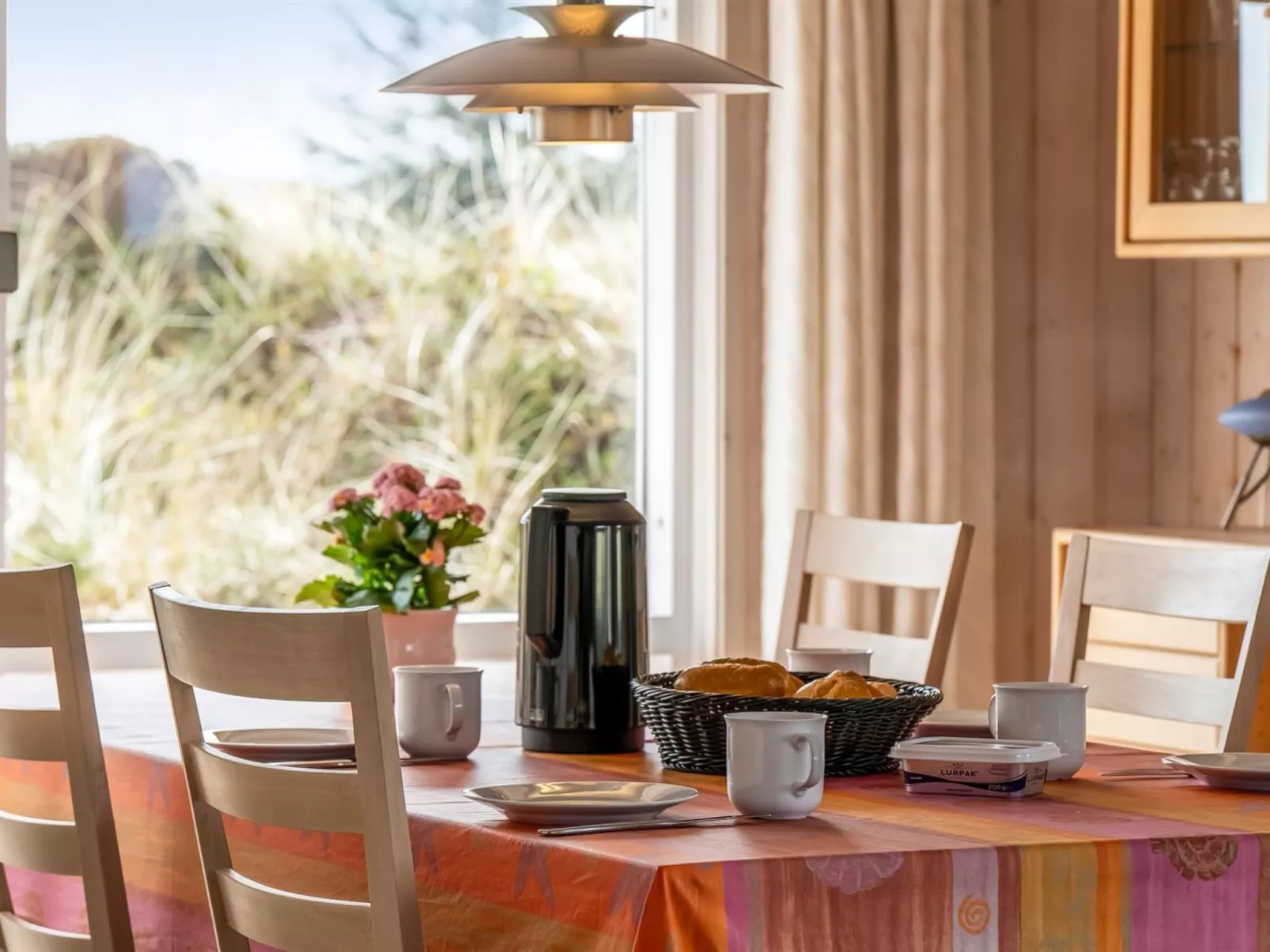 "Hughe" - 200m from the sea-Binnen