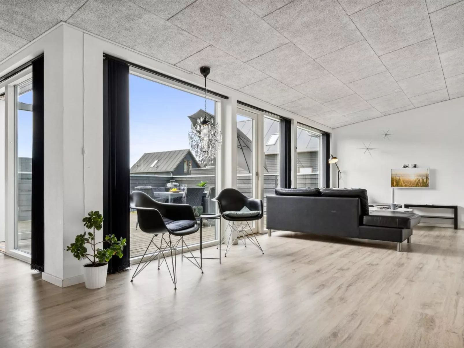 "Ingebrit" - 1.4km from the sea-Binnen