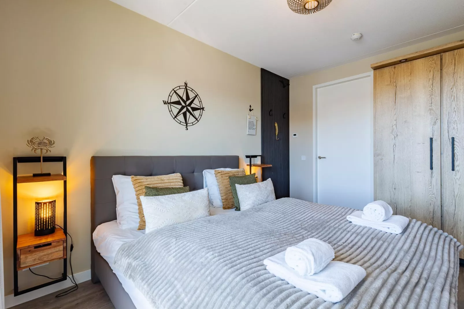 Luxe appartement Vista Maris 'Somaris' - Havenweg 8-50  Sint-Annaland-Slaapkamer