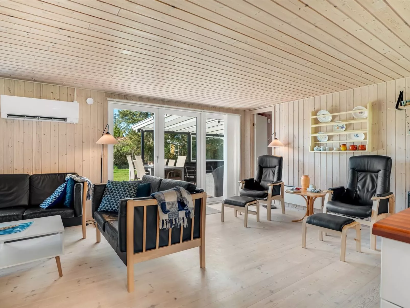 "Rajna" - 500m to the fjord-Binnen