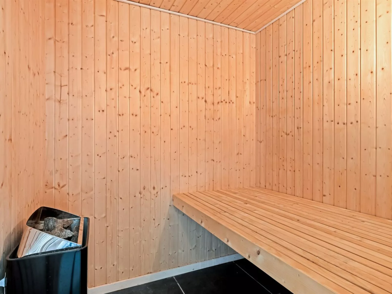 "Trena" - 1.2km to the fjord-Binnen