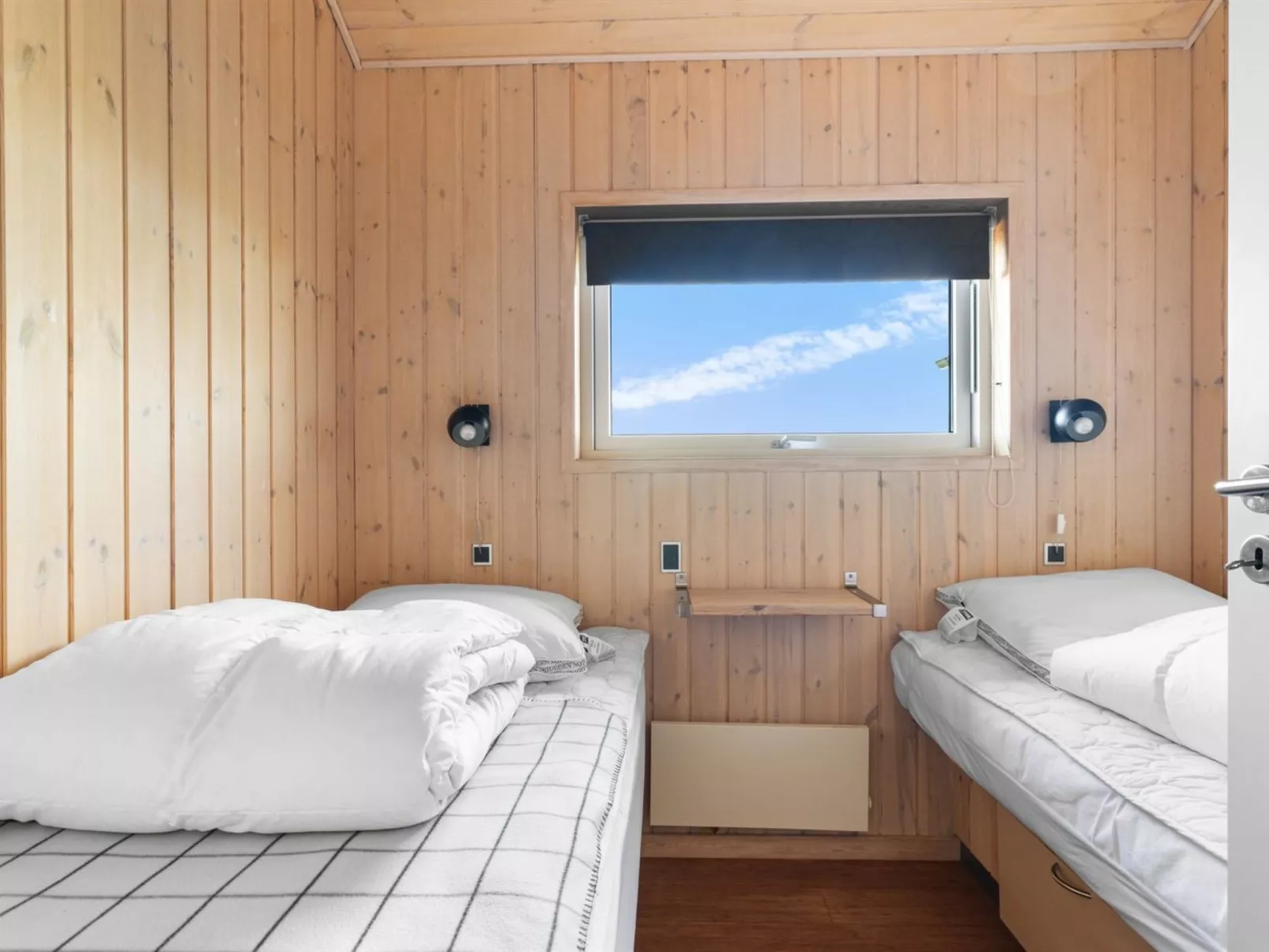 "Drusilla" - 140m from the sea-Binnen