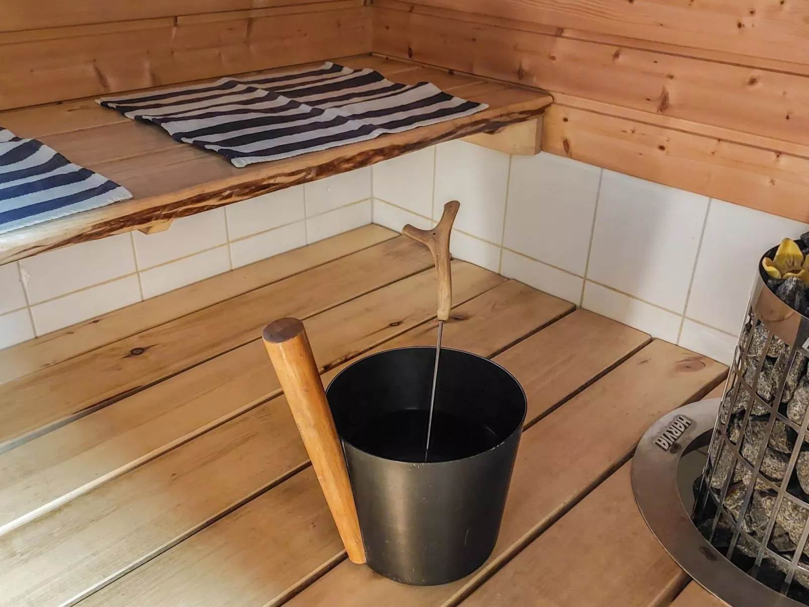 Aihki c/o villa armas 50-Binnen