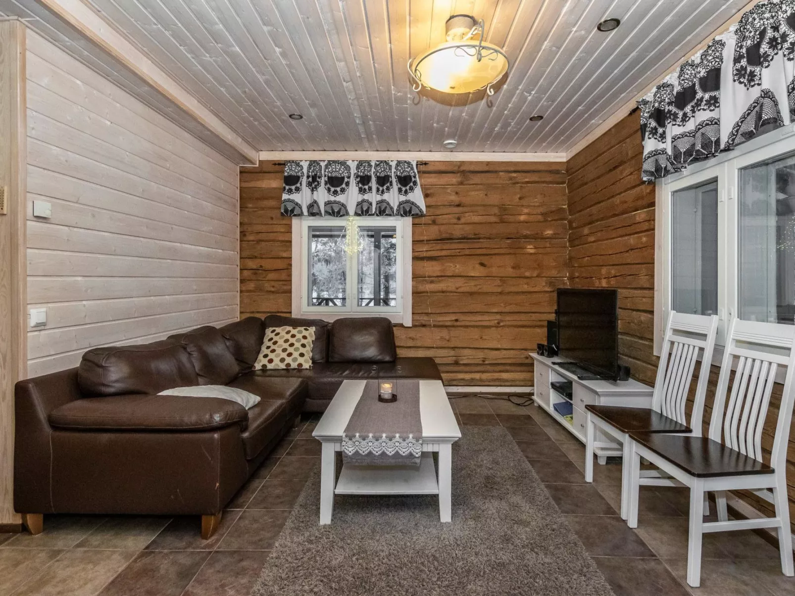 Eemilin huvila-Binnen