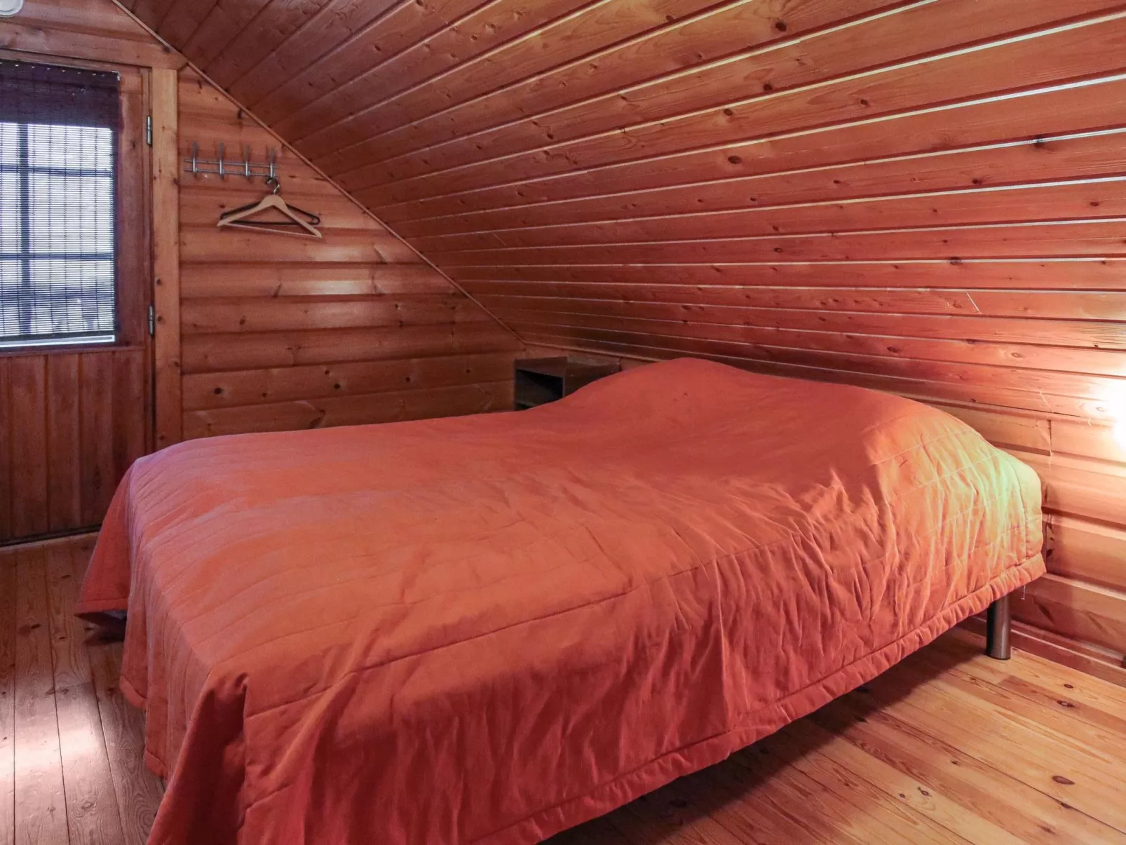 Aurinkoalppi 11a paritalon yläkerta-Binnen