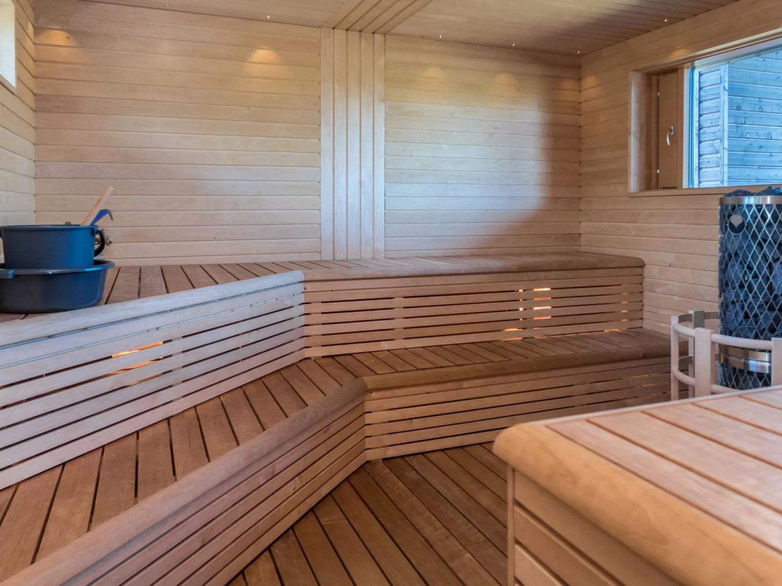 Holy lake rantasauna-Binnen