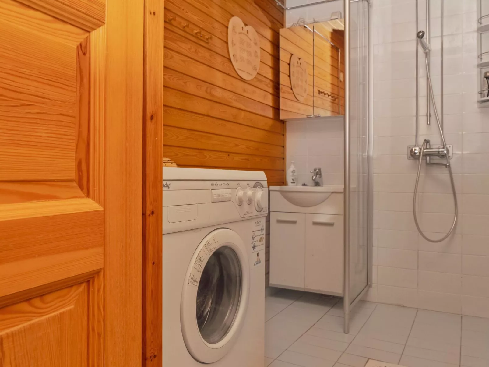 Villihanhi 7b-Binnen