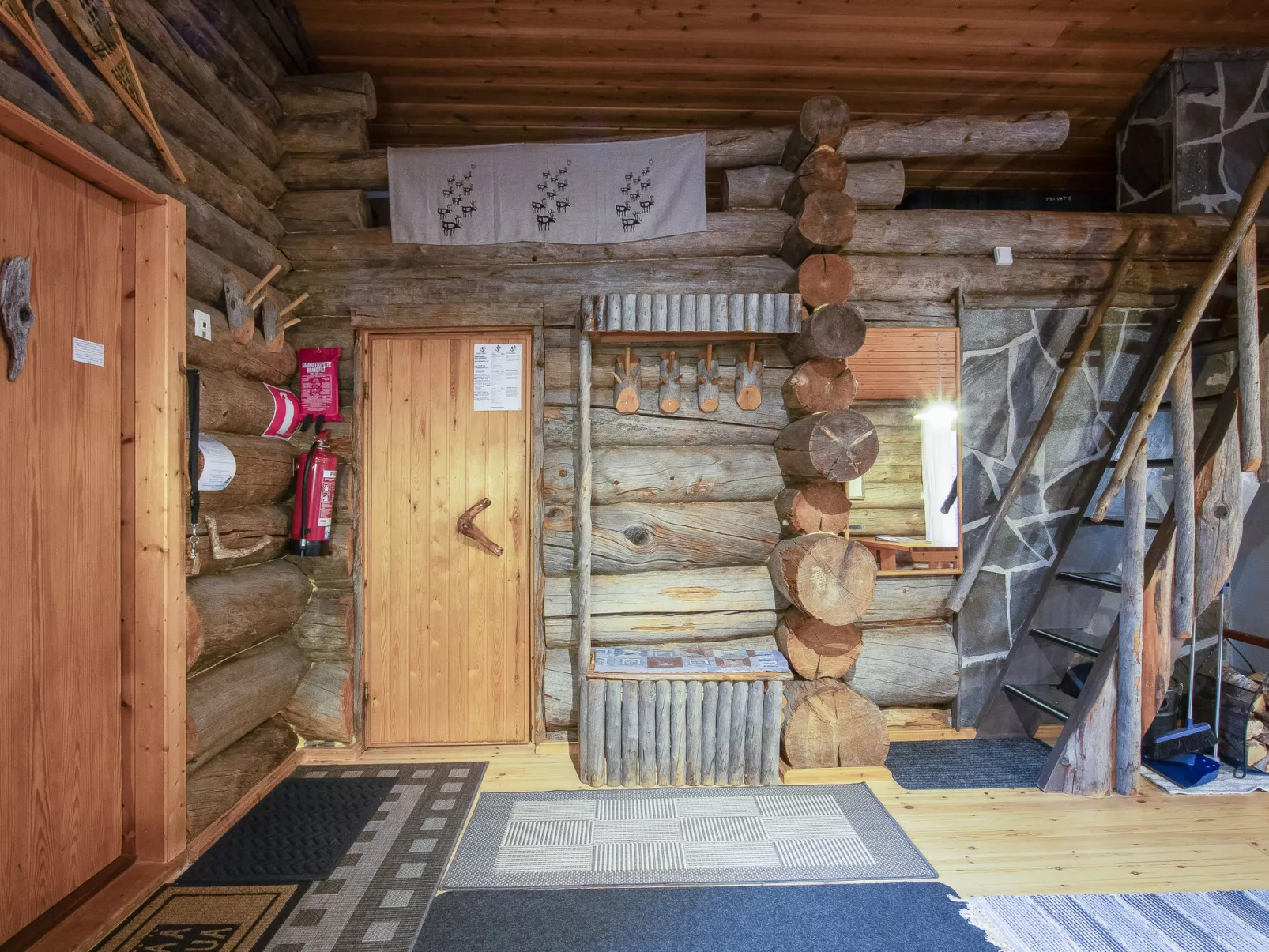 Salmentieva 2-Binnen