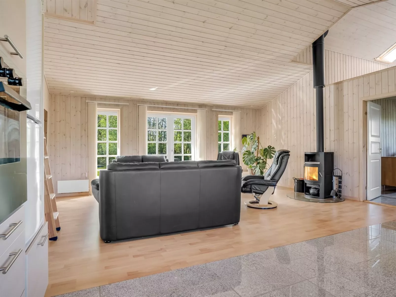 "Elsabet" - 600m to the fjord-Binnen