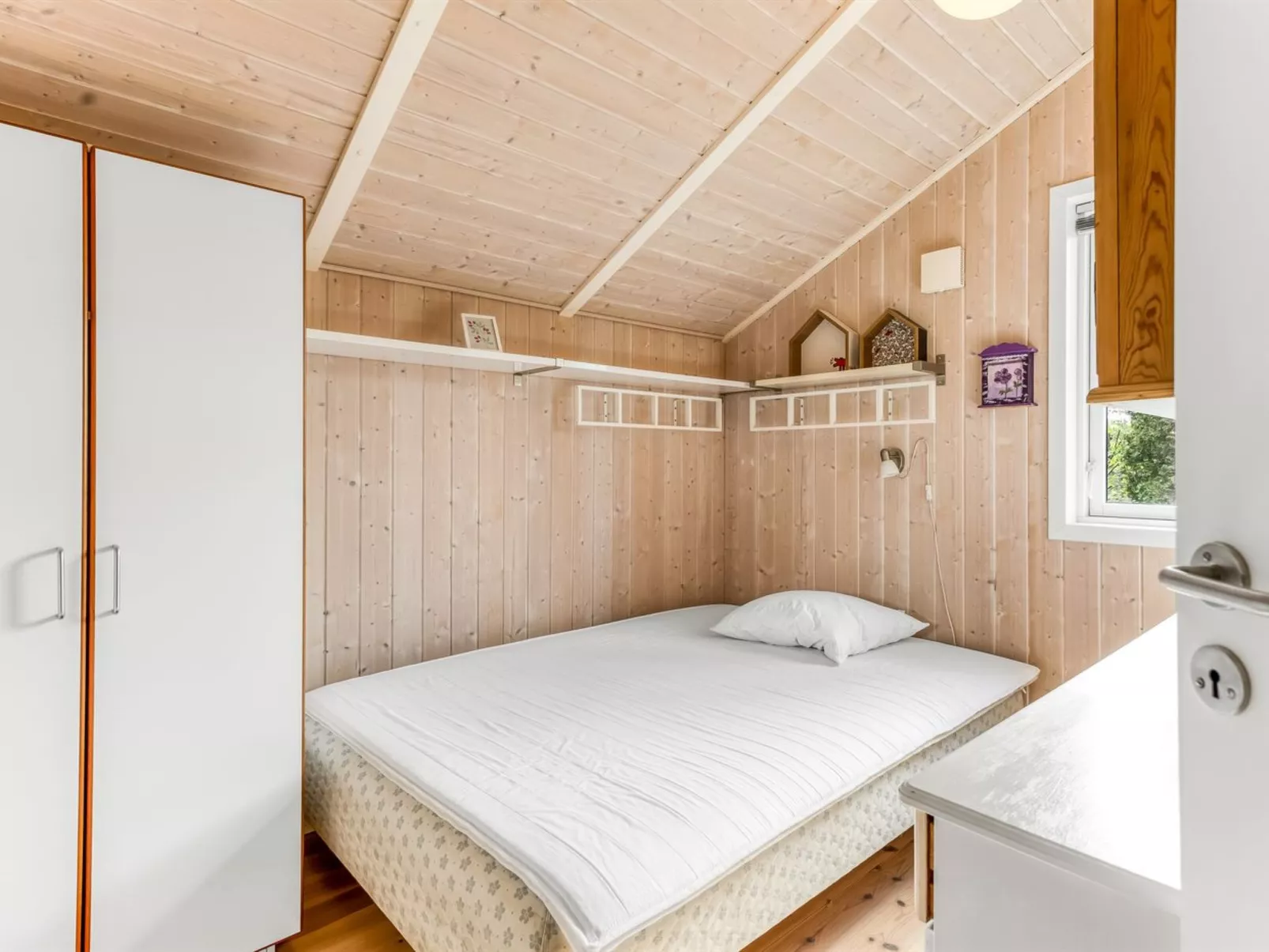 "Winona" - 250m from the sea-Binnen