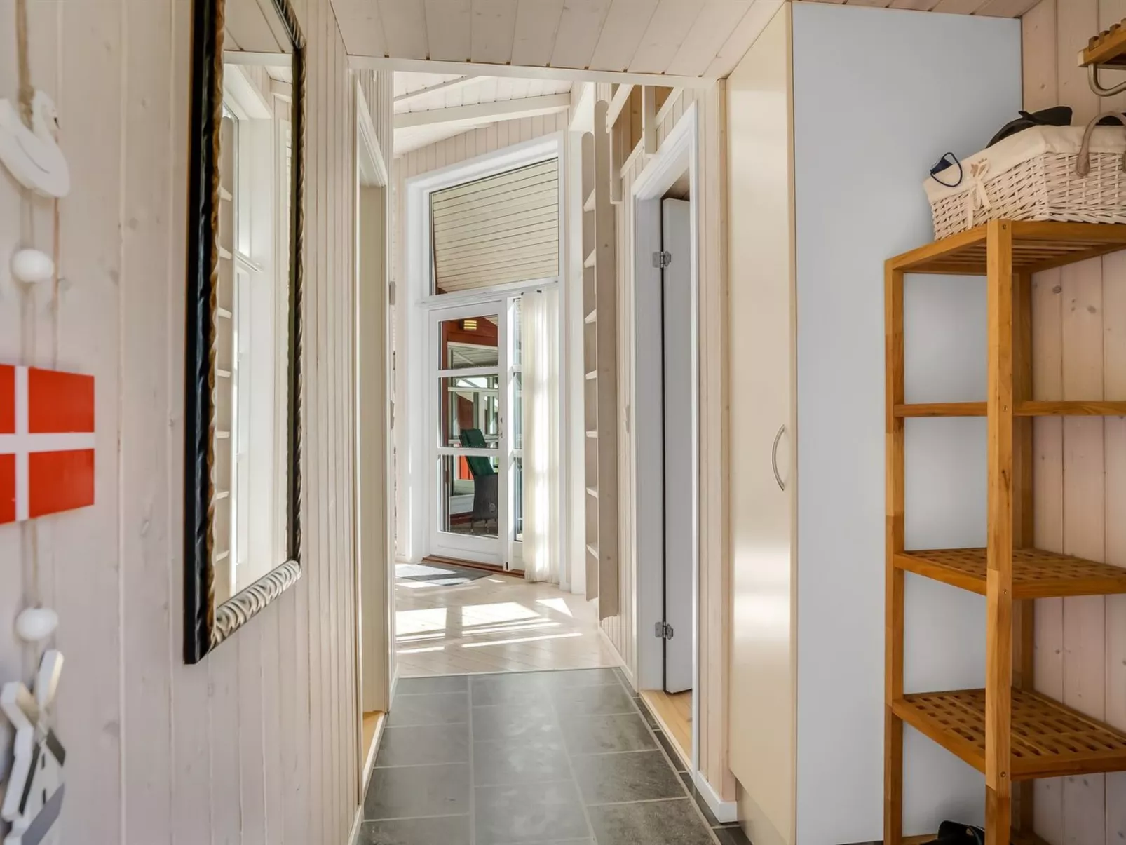 "Atti" - 500m to the fjord-Binnen