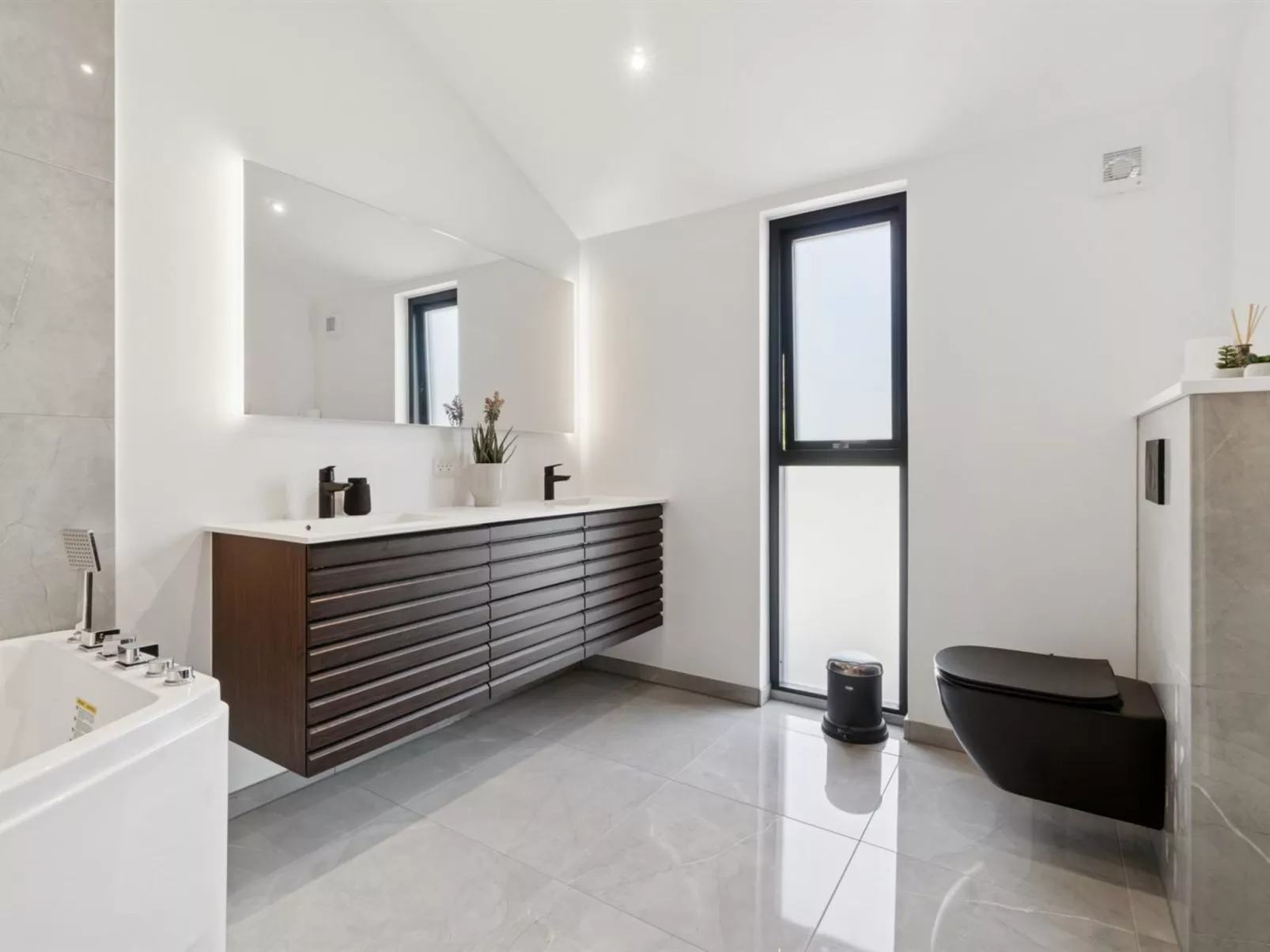 "Tove" - 350m from the sea-Binnen