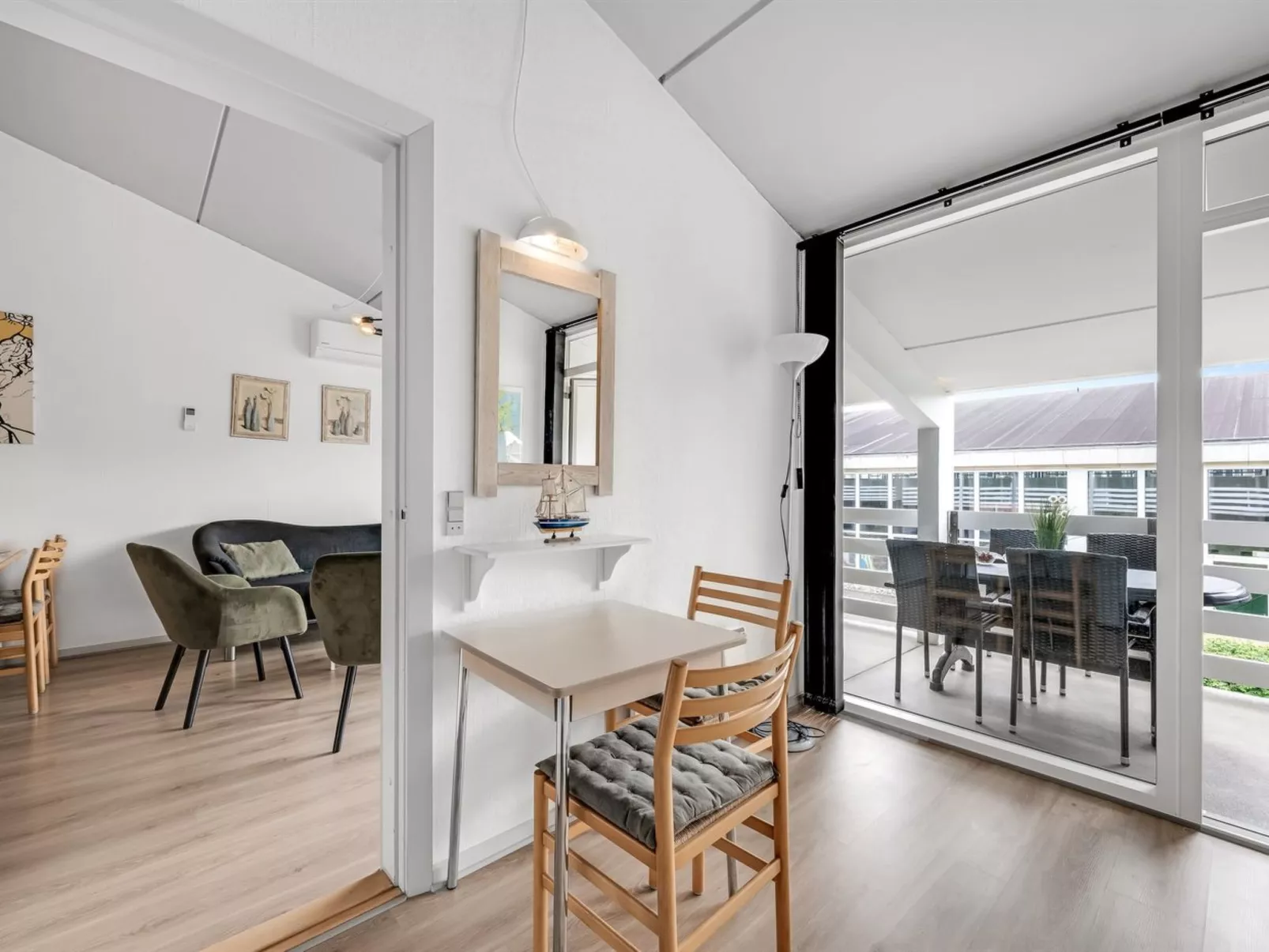 "Jari" - 200m from the sea-Binnen