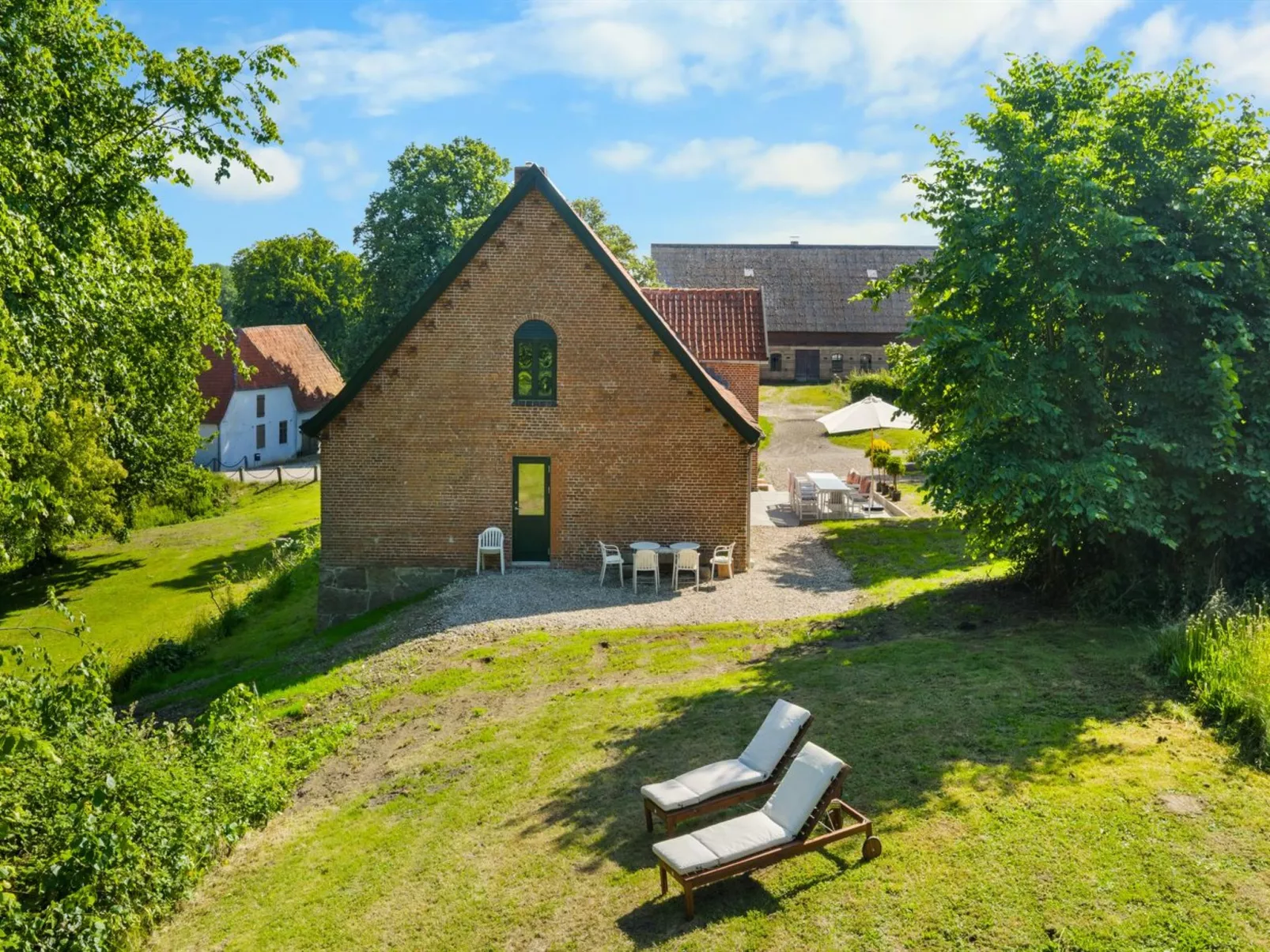 "Brun" - 1.5km from the sea-Buiten