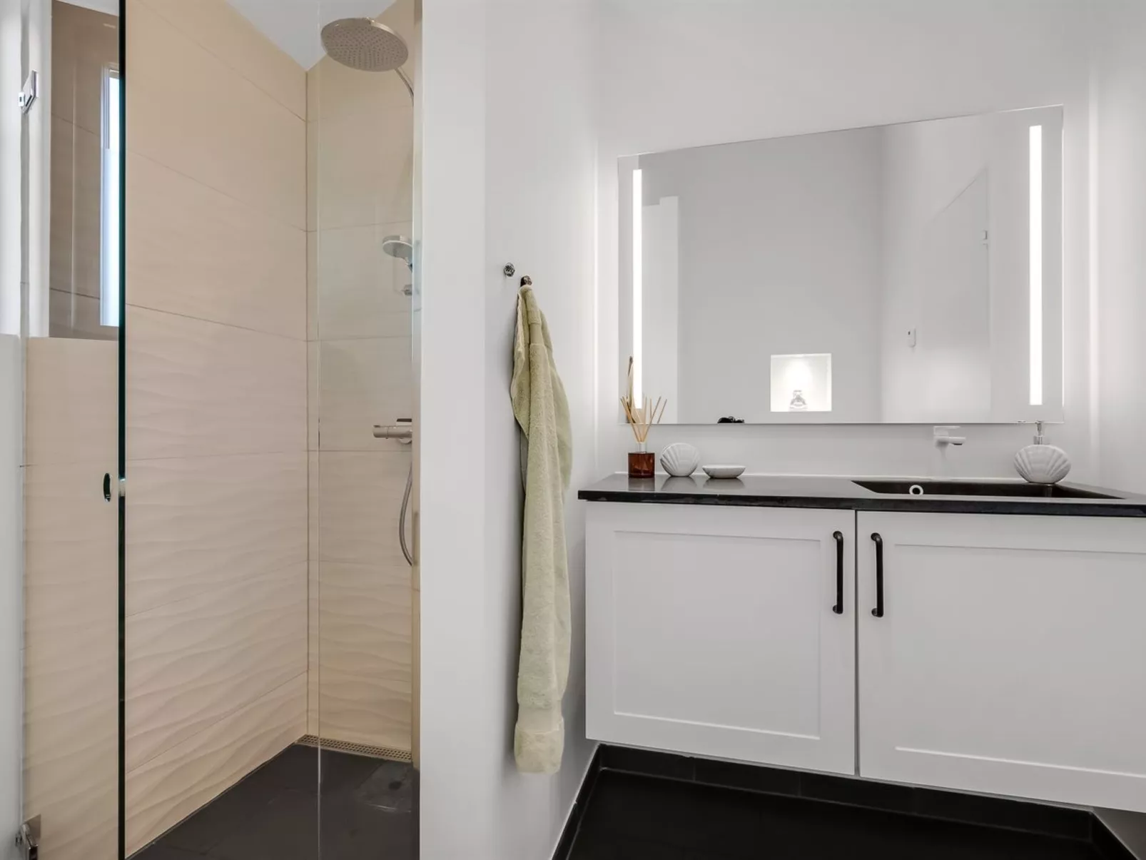 "Merve" - 250m from the sea-Binnen