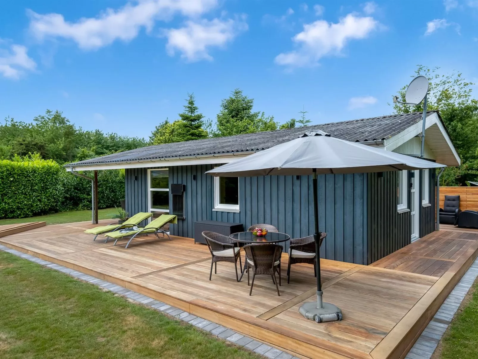 "Ellie" - 500m from the sea-Buiten