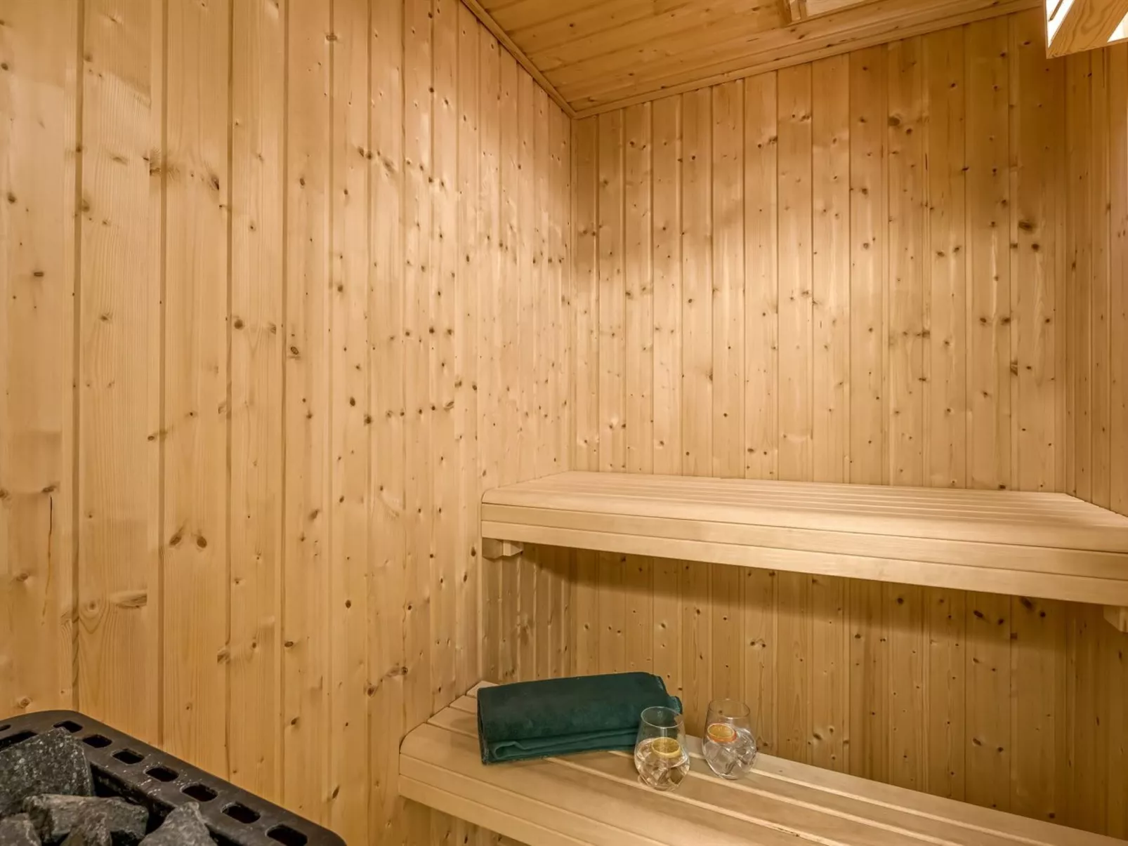 "Hildegerd" - 100m from the sea-Binnen