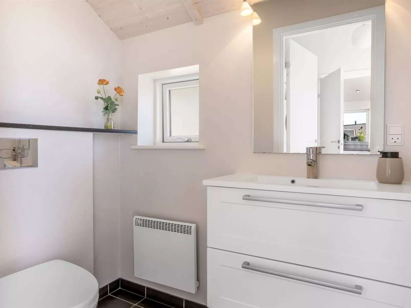 "Rosamunde" - 700m from the sea-Binnen