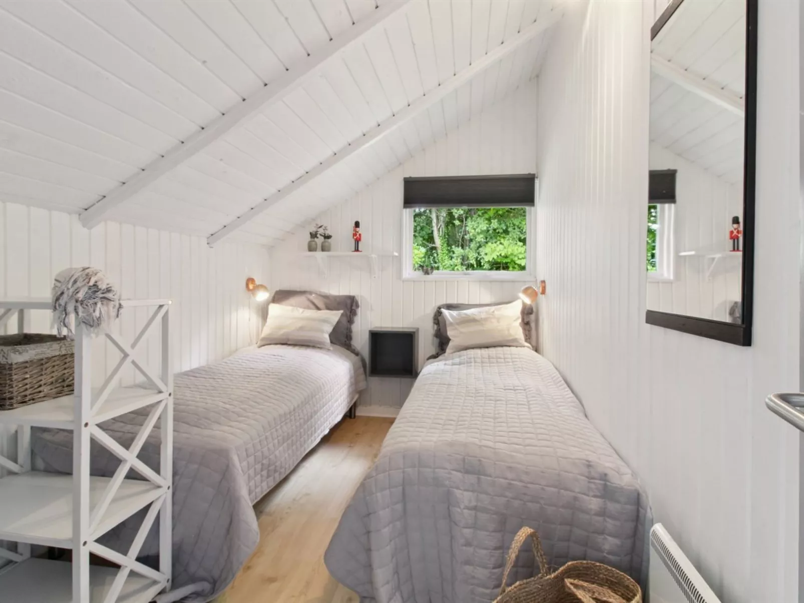 "Helke" - 30km from the sea-Binnen