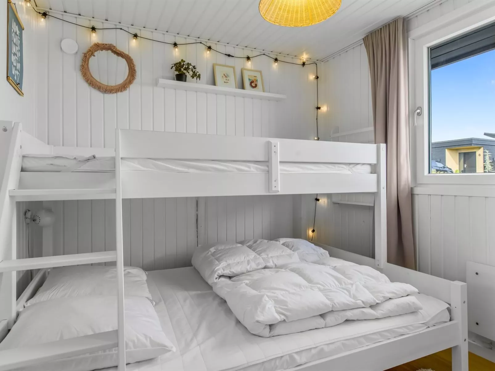 "Hubertina" - 75m from the sea-Binnen