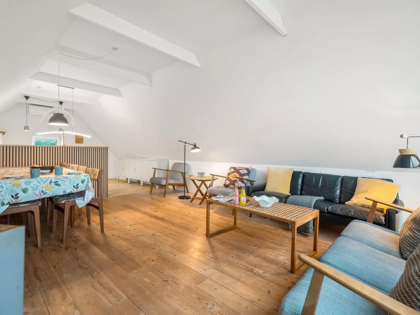 "Raika" - 25m to the fjord-Binnen