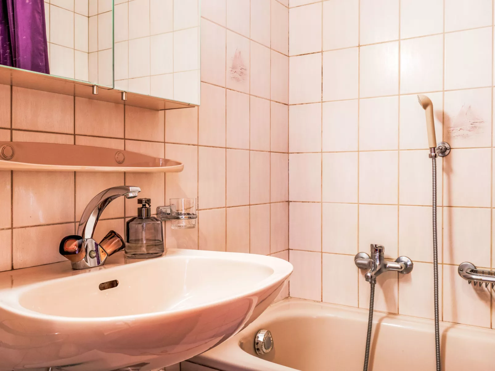 Ambassador 1/6-Binnen