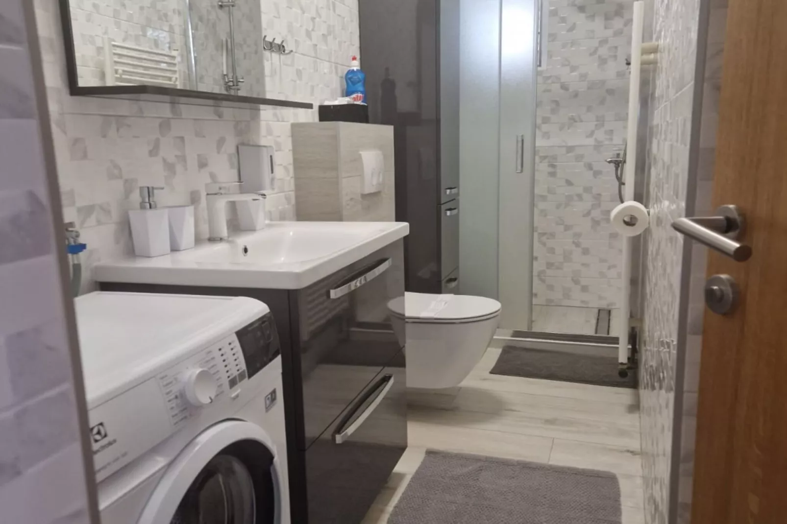 Three-Bedroom Apartment With Sea View A2-Badkamer