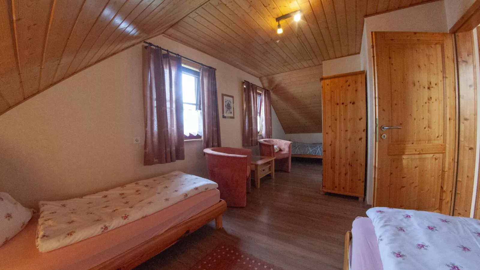 Naturstammhaus-Slaapkamer