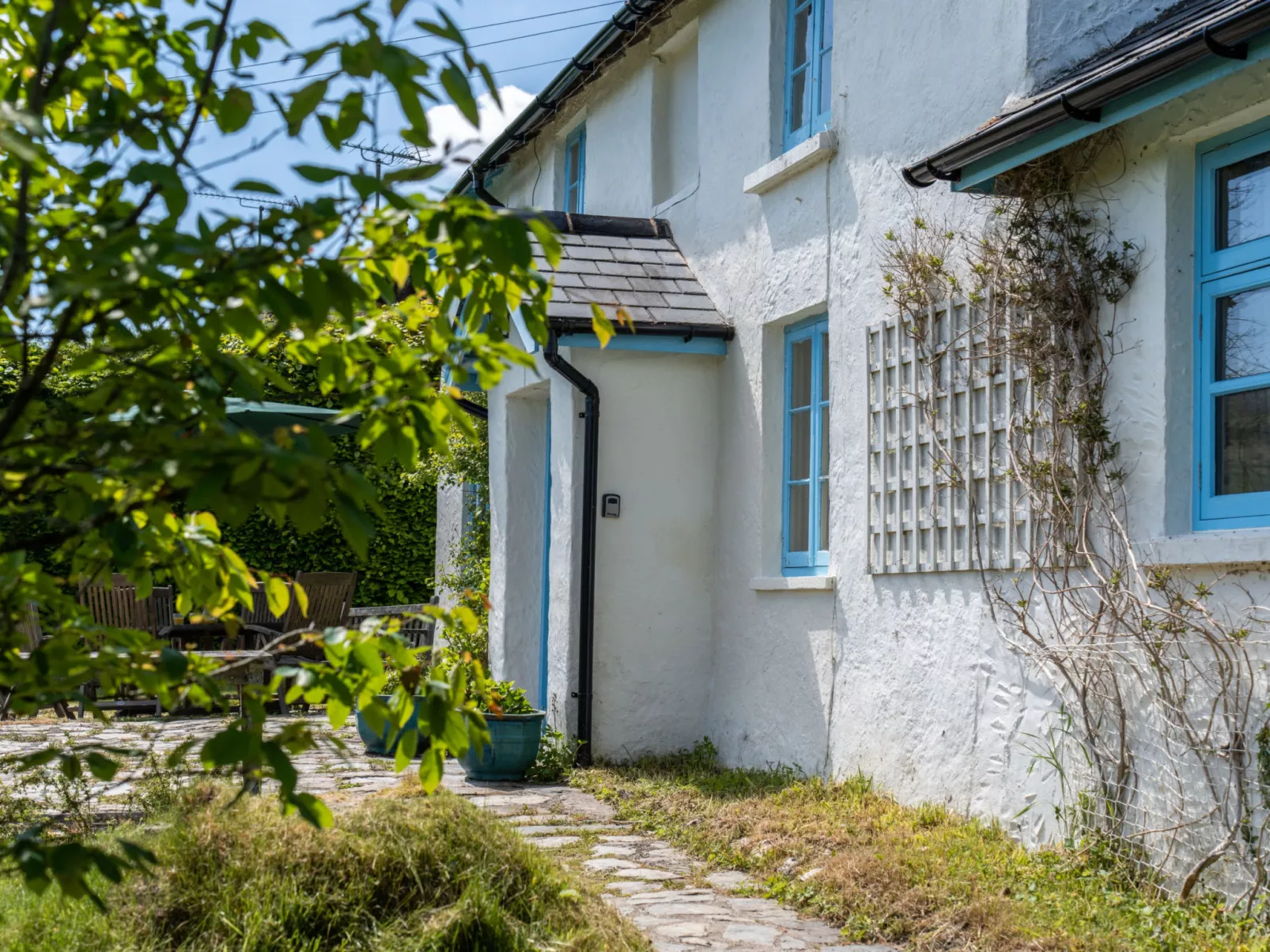 Valley Cottage-Buiten