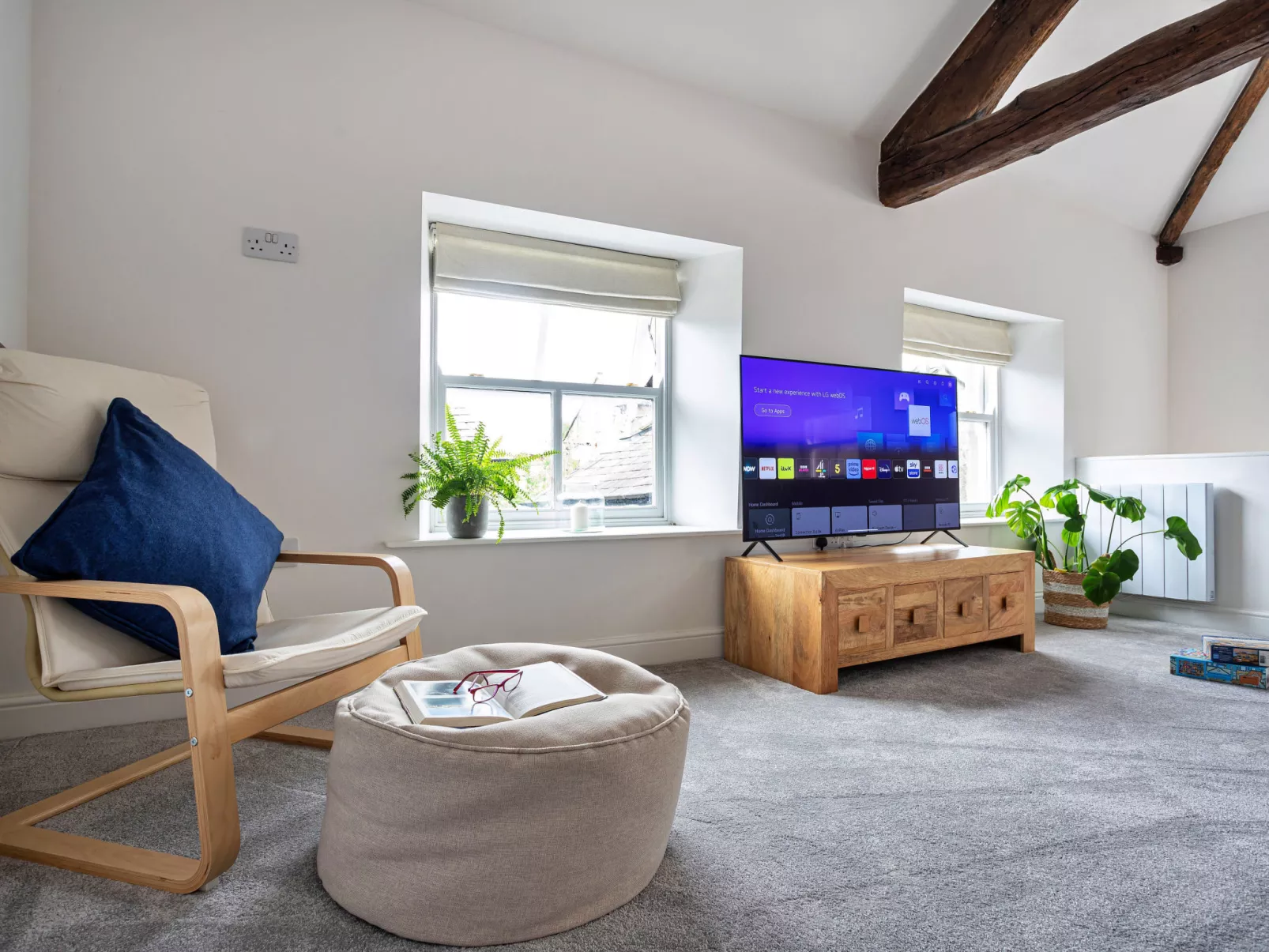 Courtyard Cottage-Binnen