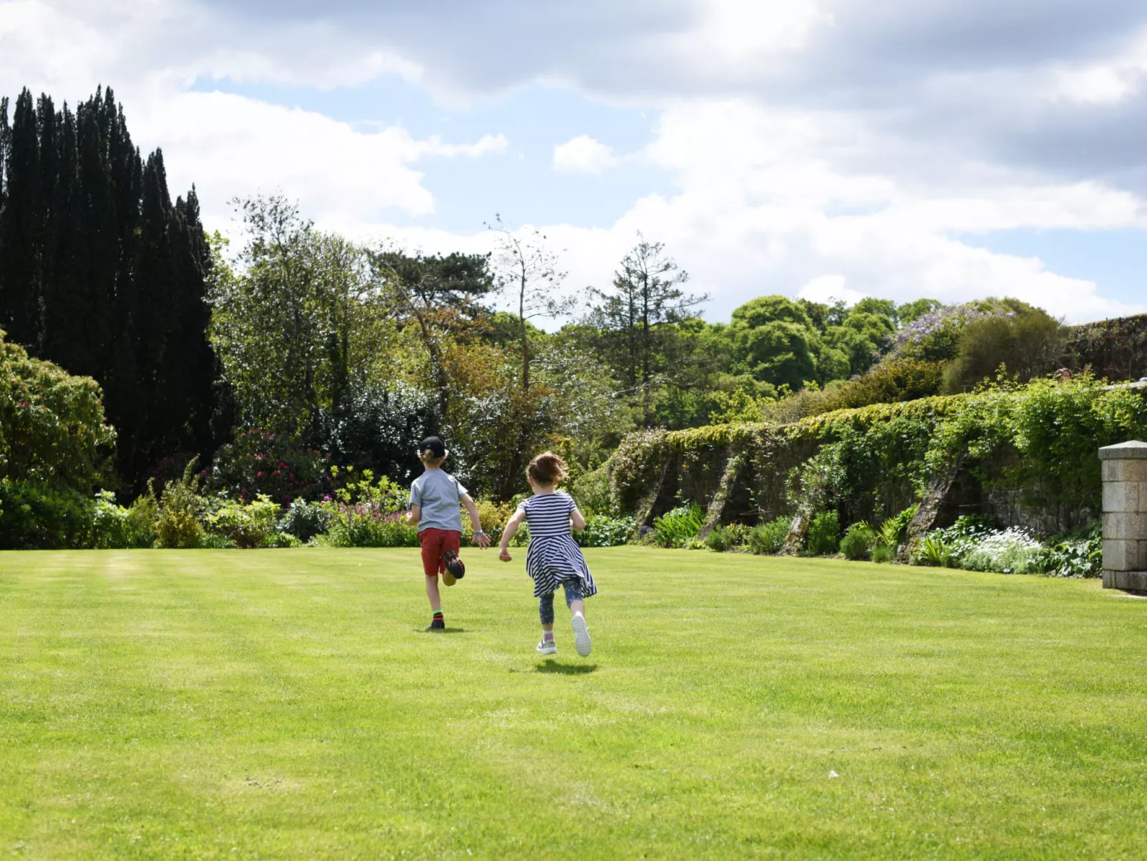 Historic Castle on River Tamar-Buiten