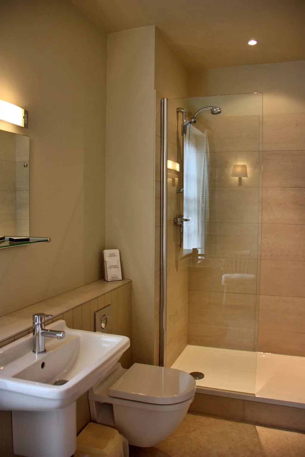 Ingleby Manor - South Front-Binnen