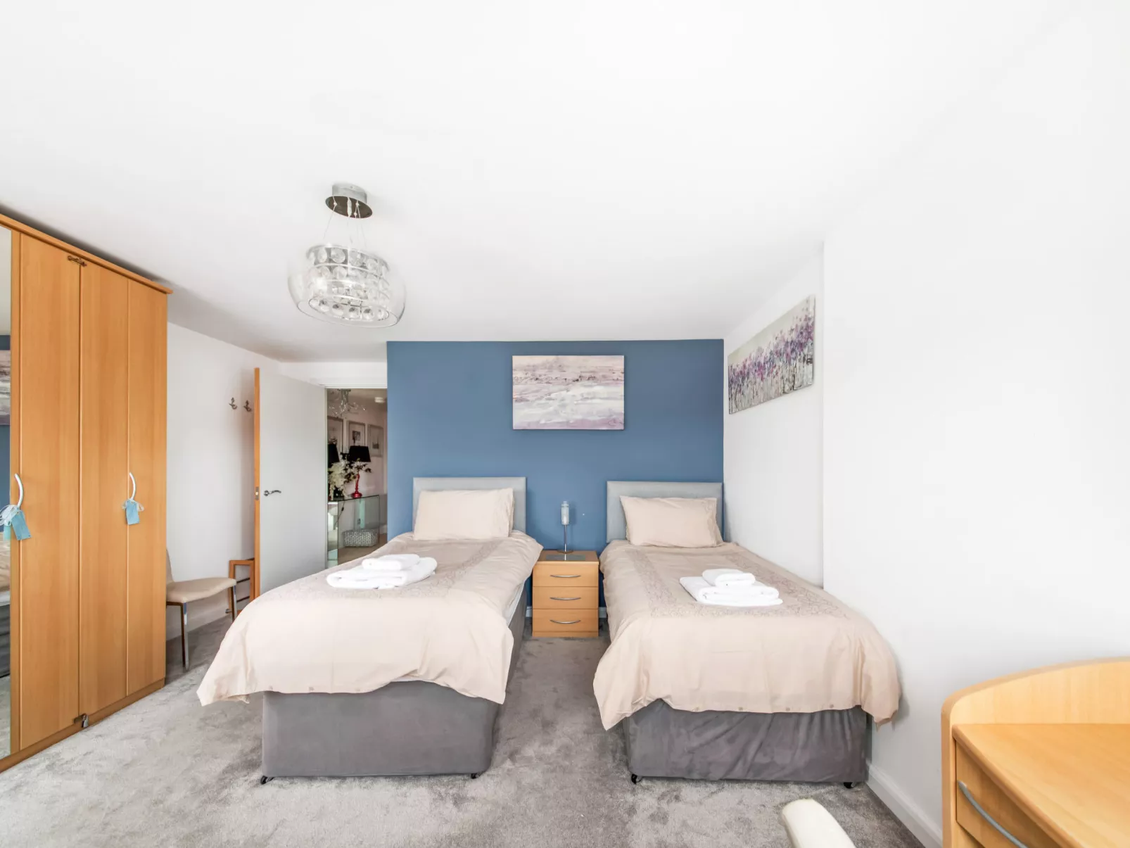 The Penthouse at 611 Westgate-Binnen