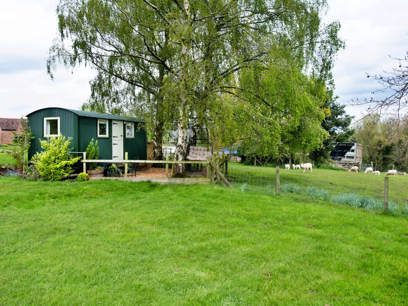 Hay and Hedgerow Glamping-Buiten