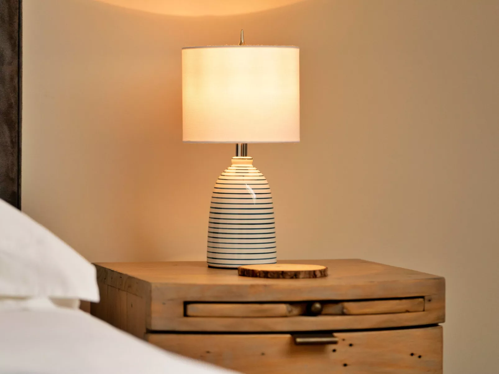 Acorn Cottage-Binnen