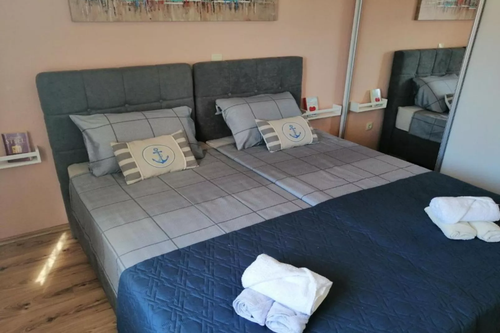 Apartment Libe with Sea View Trogir - Two Bedroom Apartment with Balcony-Slaapkamer