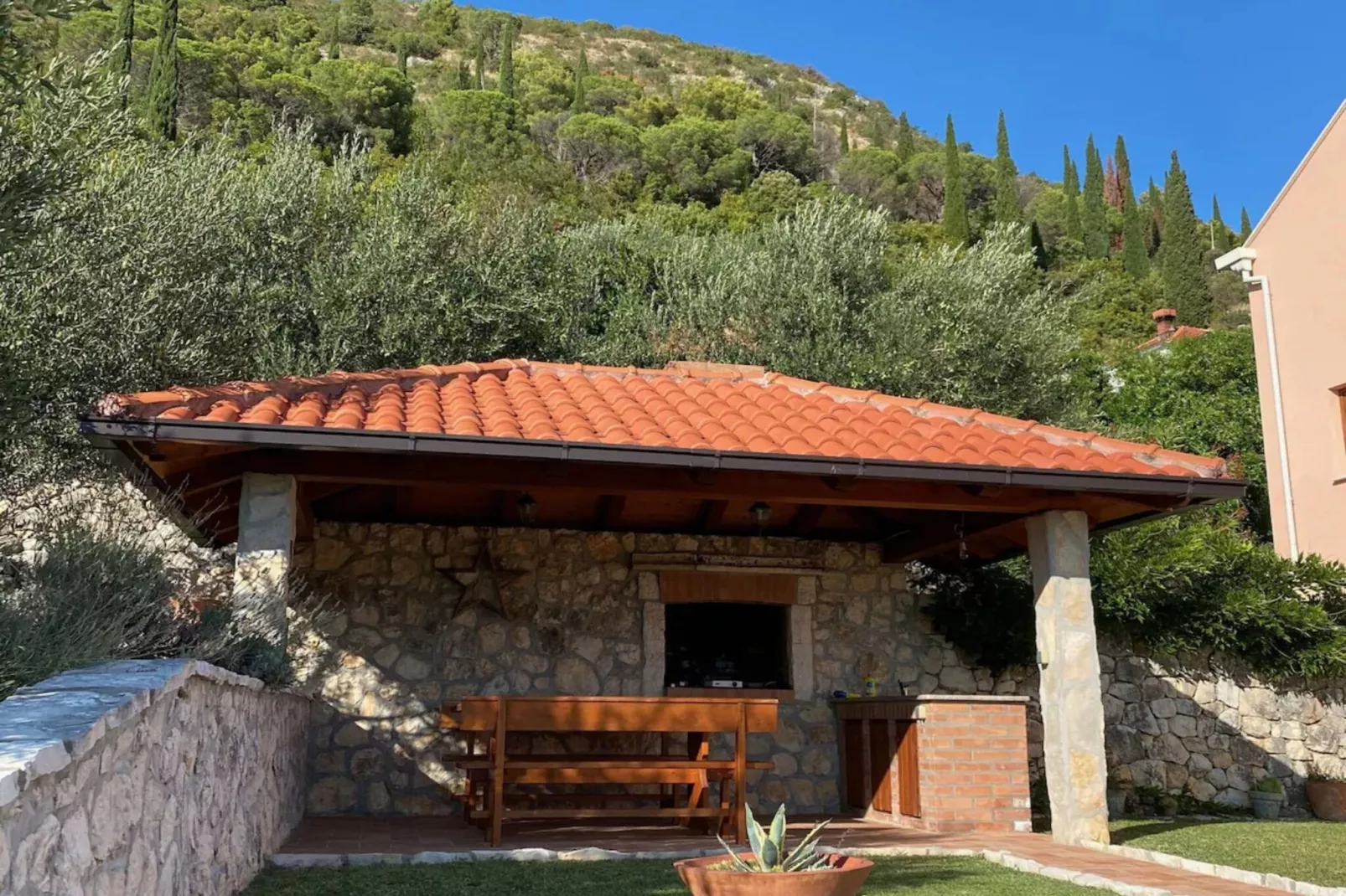 Villa Oliva - Two Bedroom Villa with Terrace and Swimming pool