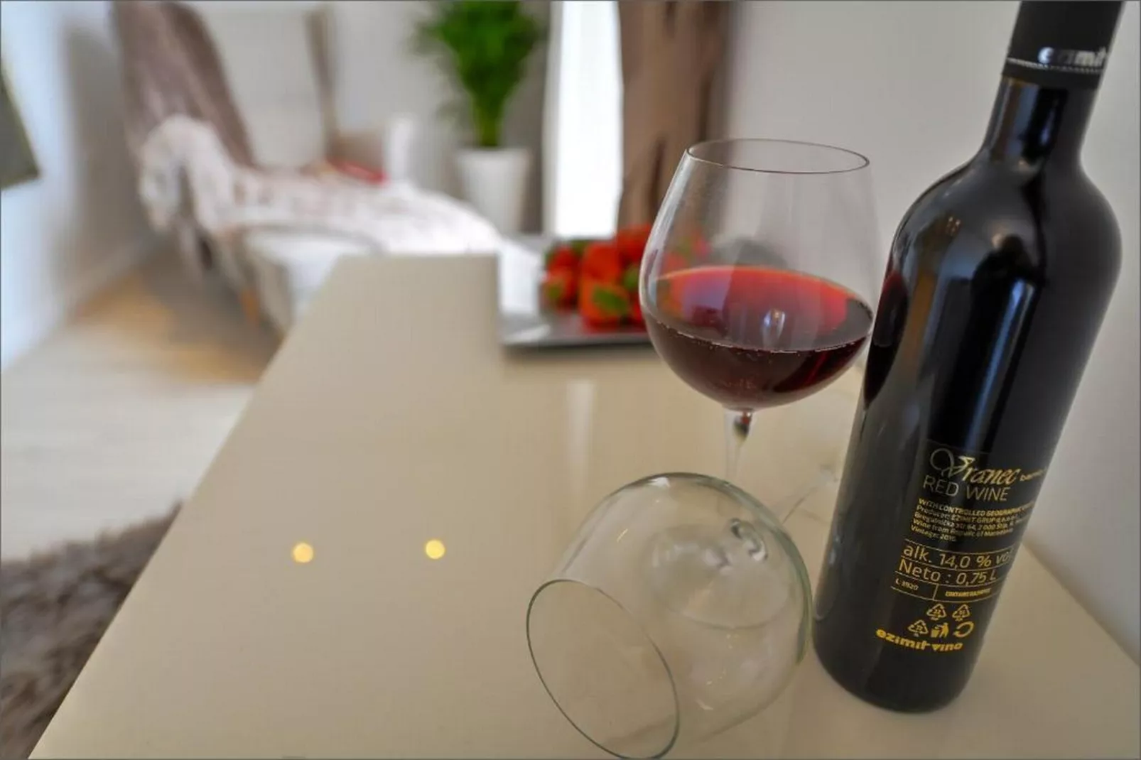 Deluxe Double Room with Balcony and Sea View (1)-Binnen