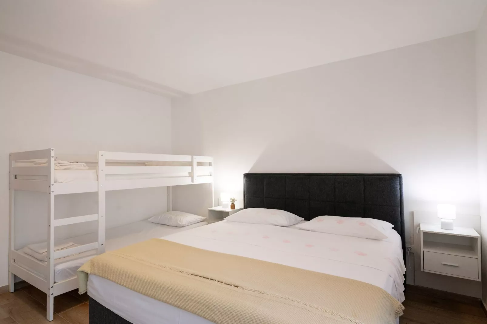 Three-Bedroom House-Slaapkamer