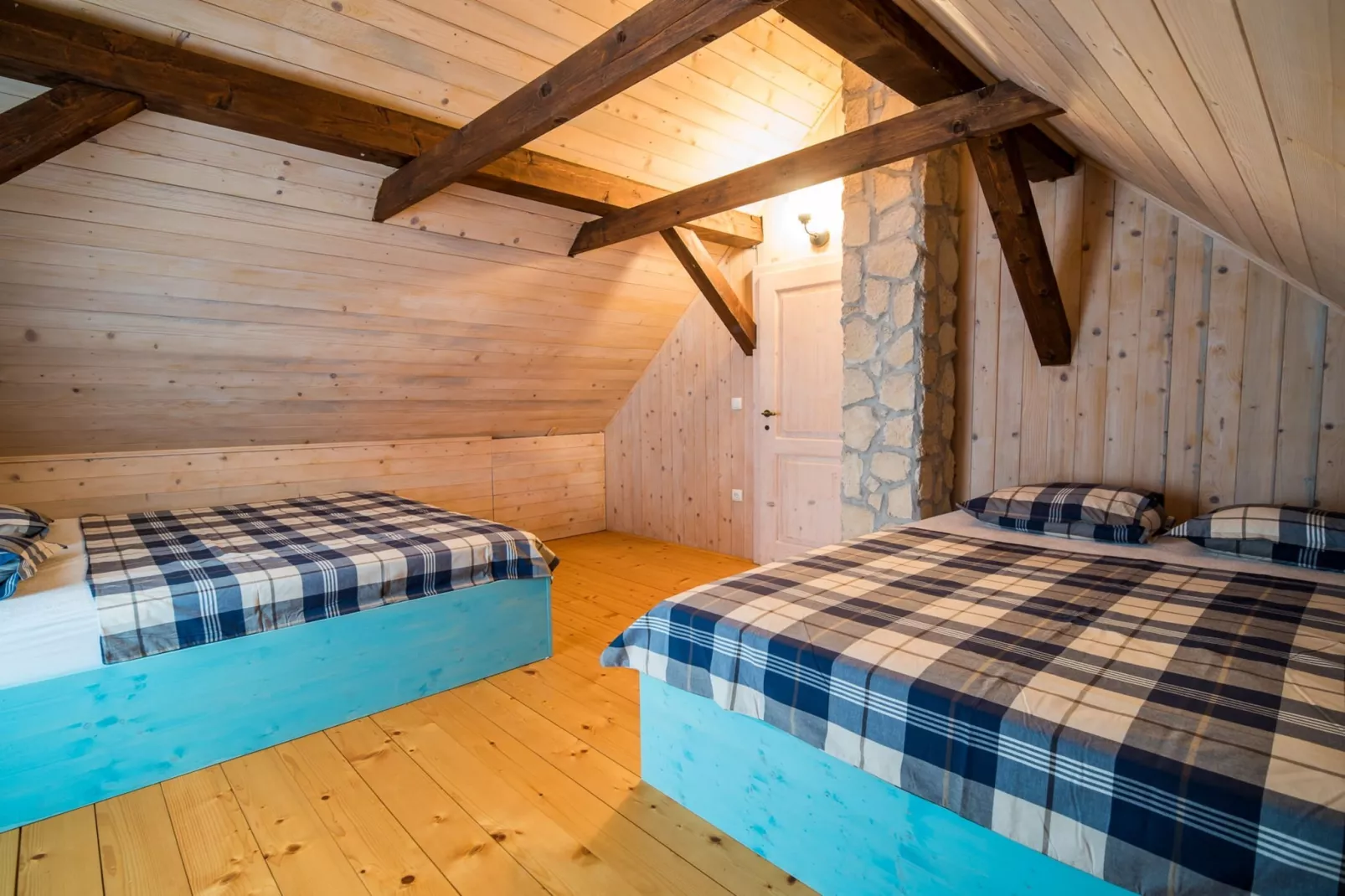 Serene Rustic Haven Holiday Home with Sauna - Two Bedroom Holiday Home with Sauna-Slaapkamer