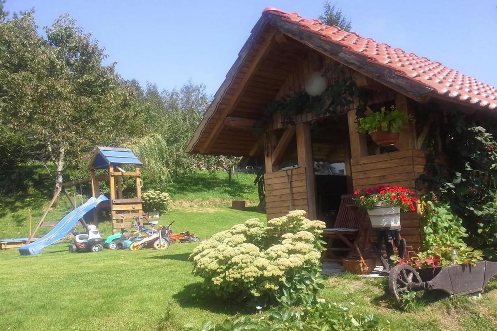 Comfortable Zreče Apartment with Playground and Private Parking, Ideal for Families - One Bedroom Apartment-Buitenlucht