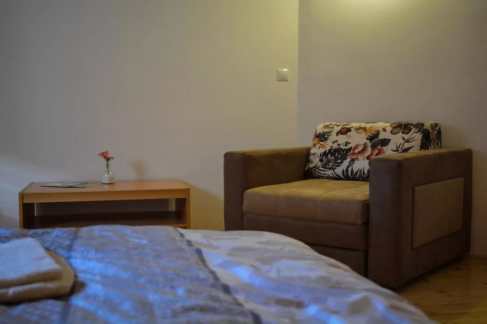 Zevnik Quiet Retreat with Stunning Views and Equestrian Activities - One Bedroom Apartment-Slaapkamer