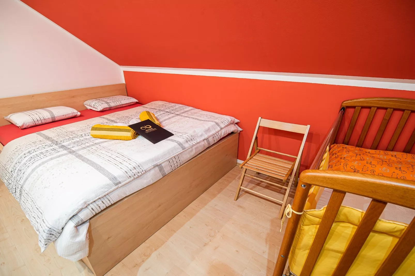 Elegant and Stylish Retreat Apartments with Terrace - Three Bedroom Apartment with Terrace-Slaapkamer