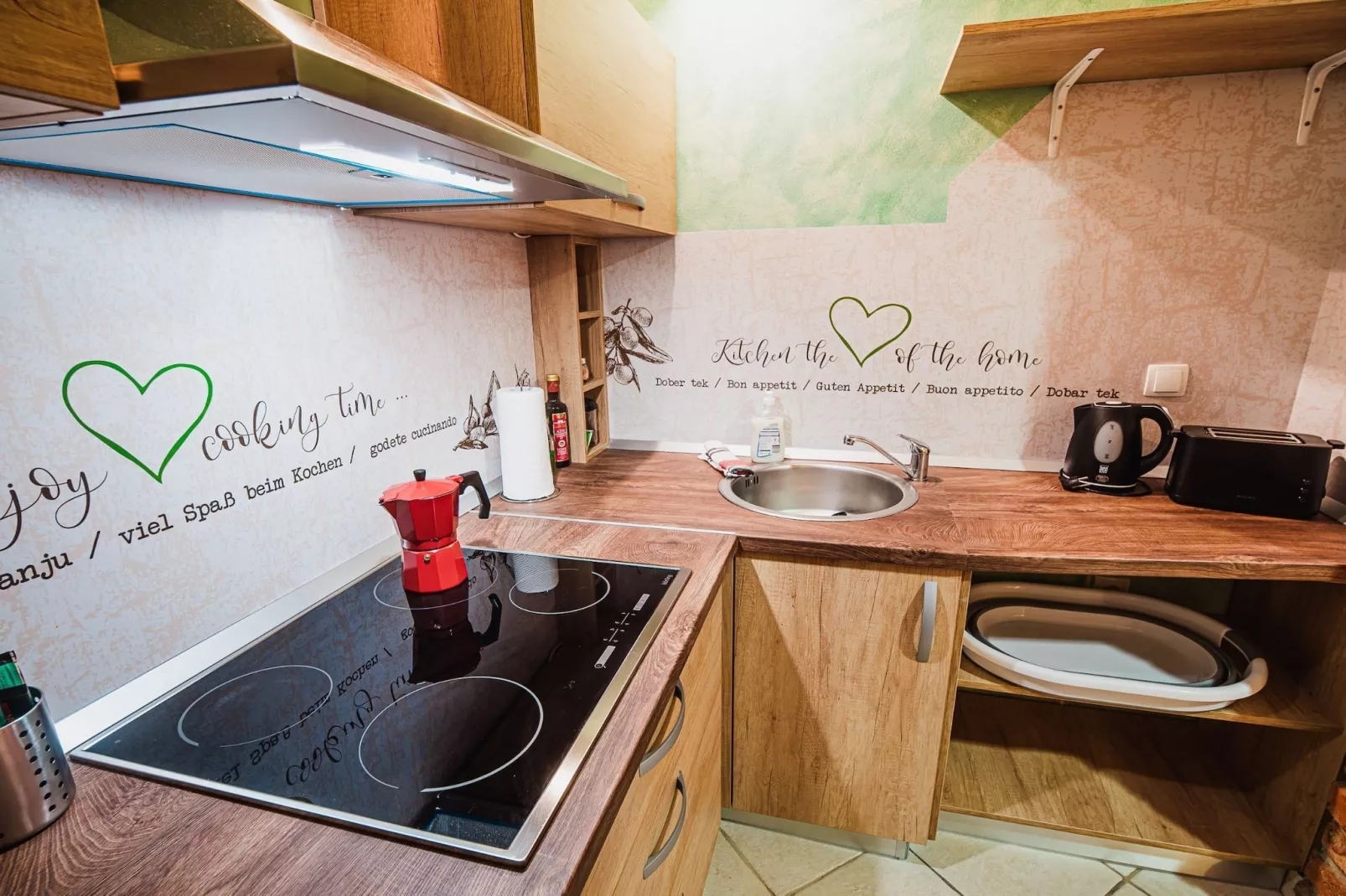 Elegant and Stylish Retreat Apartments with Terrace - Two Bedroom Apartment with Terrace-Keuken