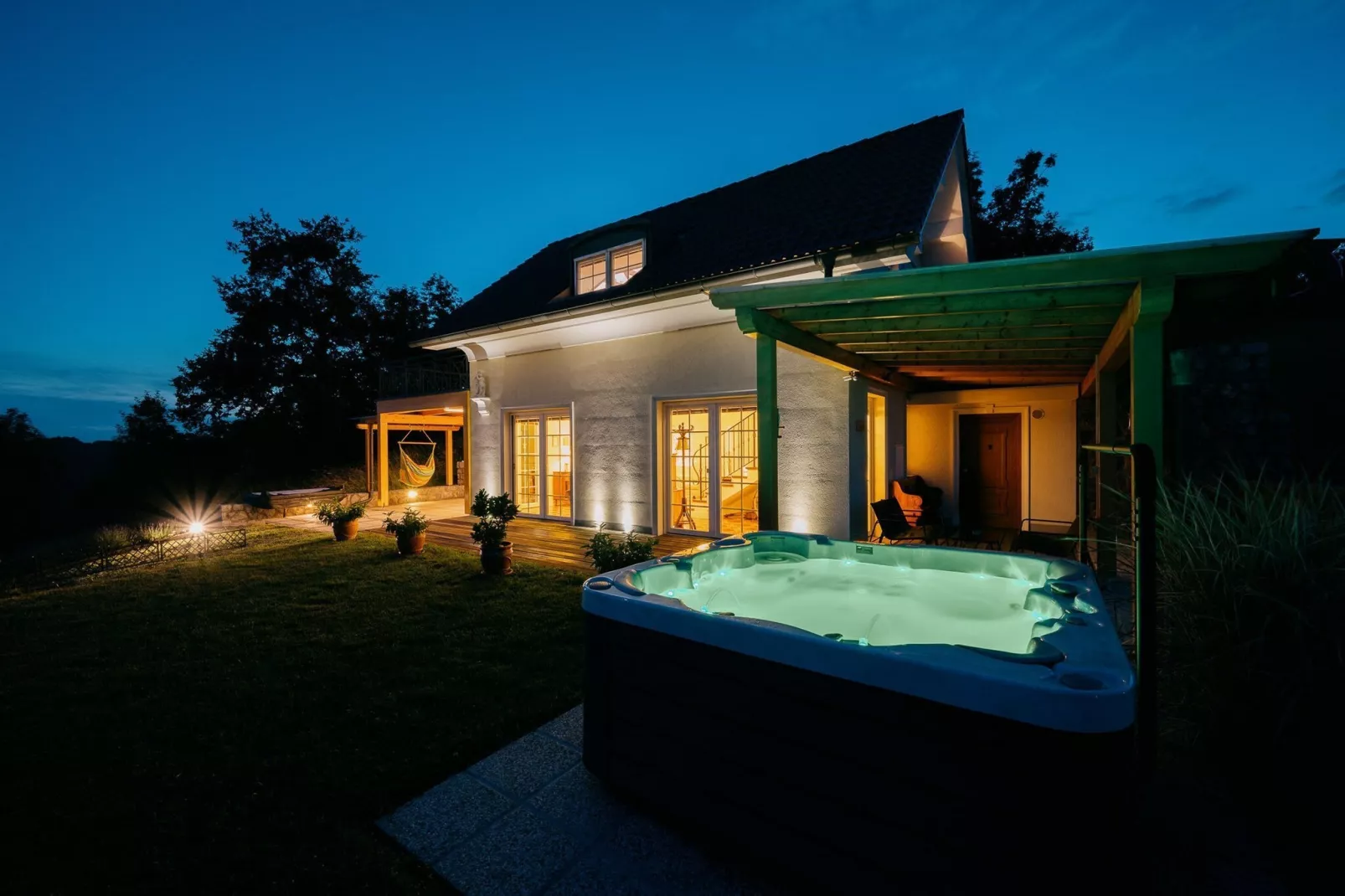 Secluded Escape Hilltop Villa with Hot-Tub - Two Bedroom Villa with Hot-Tub-Buitenlucht
