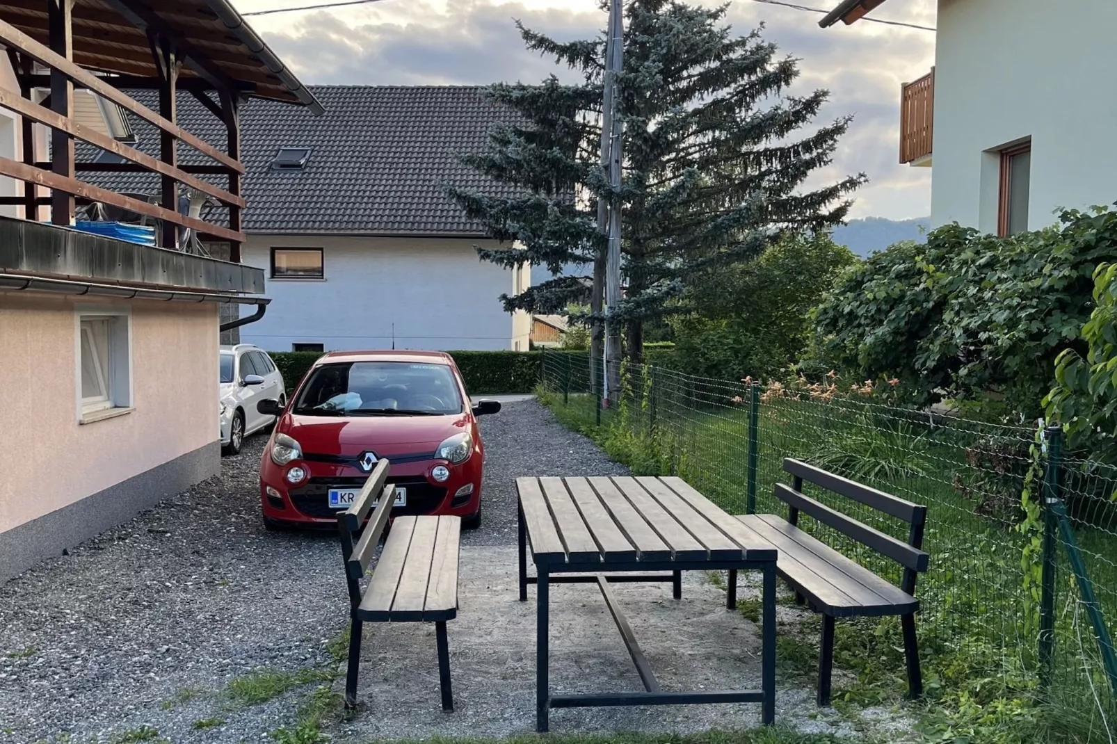 Meadow Tranquil Apartments with Evergreen Garden - One Bedroom Apartment-Buitenlucht