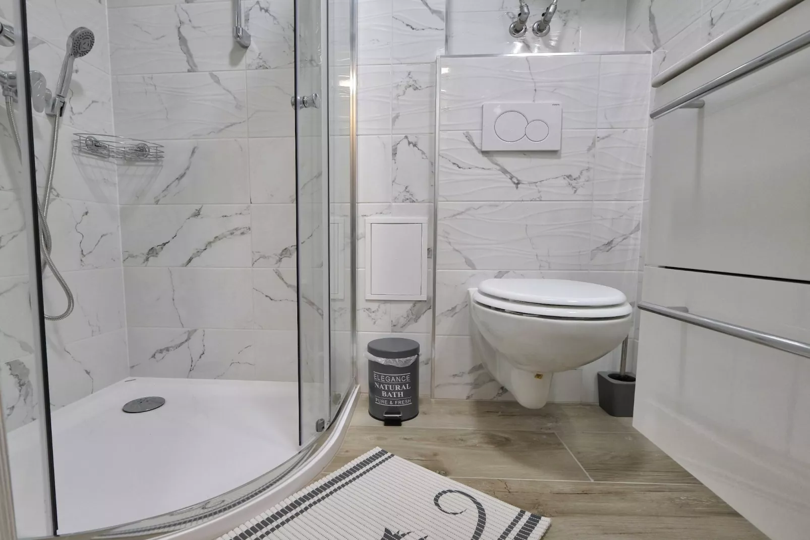 Cozy and Chic Apartment in Kranjska Gora - Studio Apartment-Badkamer