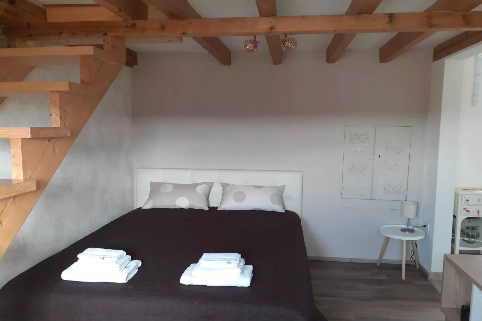 Secluded Authentic Apartment with Terrace - Studio Apartment with Terrace-Slaapkamer